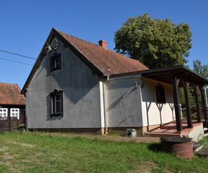 Dom w Szerokim Borze - budynek zastany na działce