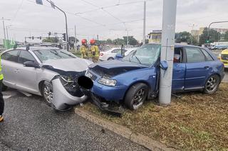 Bydgoszcz: Zderzenie dwóch samochodów na rondzie Toruńskim [ZDJĘCIA]