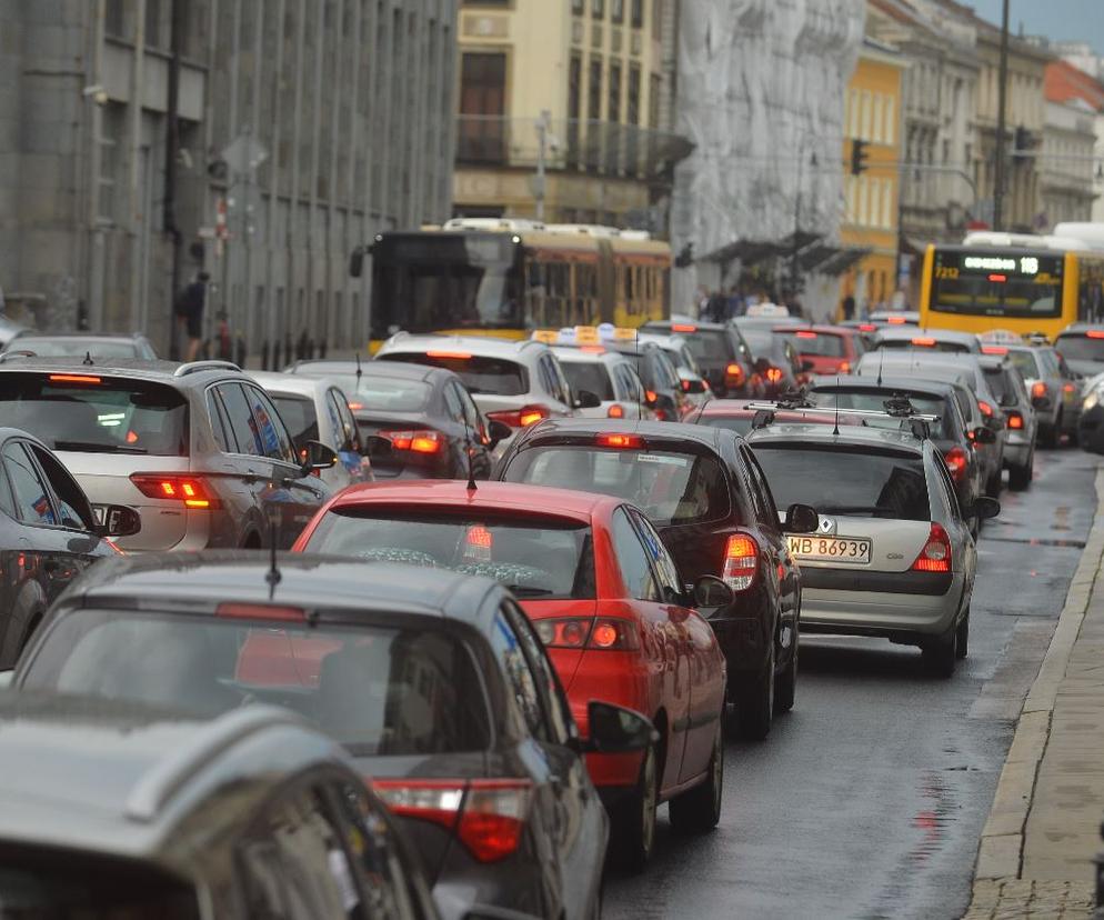 Nadchodzi totalny paraliż Warszawy. Kierowcy i pasażerowie komunikacji miejskiej będą wściekli