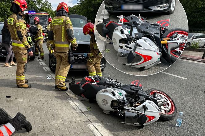 Motocyklista zderzył się z oplem i walnął w forda. Poważny wypadek na Pradze-Północ kont. Warszawa