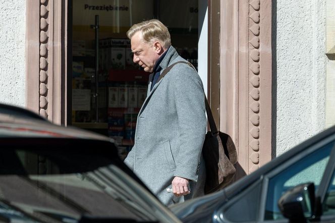 Arkadiusz Janiczek wychyla małpkę w samo południe