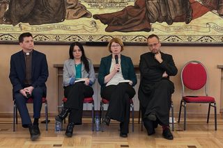 Dyskusja o prewencji samobójstw i wsparciu psychicznym w Domu Arcybiskupów Warszawskich