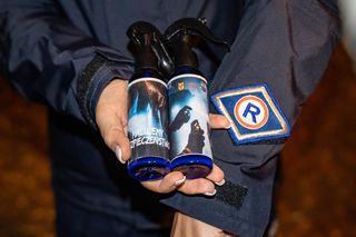Policjanci z regionu jako jedyni mają ten gadżet. To spray dla pieszych [ZDJĘCIA].