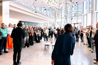 Odsłonięcie instalacji Whispers Oskara Zięty