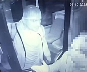 Furiat zaatakował kierowcę autobusu. Wszystko się nagrało, teraz szuka go policja