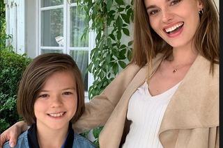 M jak miłość na planie. Franka (Dominika Kachlik) i jej syn Adam (Liam Culbreth)