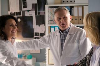 M jak miłość odc. 1807. Judyta Kosowska (Paulina Chruściel), Artur Rogowski (Robert Moskwa), Marysia (Małgorzata Pieńkowska)