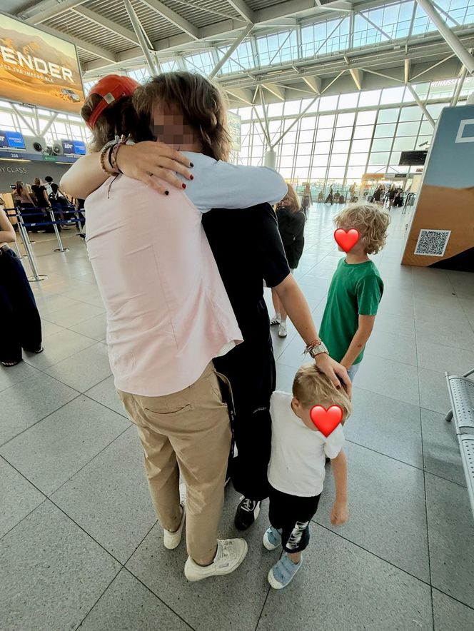 Anna Dereszowska zalała się łzami na lotnisku