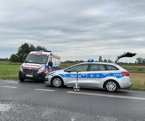 Tragedia pod Pruszkowem! Huknął motocyklem w osobówkę. Na ratunek nie było szans