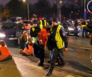 Aktywiści Ostatniego Pokolenia zablokowali Wisłostradę. Kierowcy nie wytrzymali