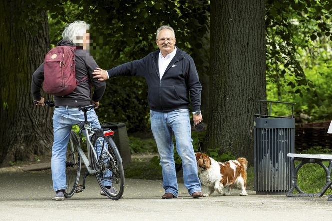 Marek Jakubiak. Pies pomaga mu w kampanii
