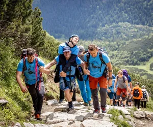 Szerpowie Nadziei z osobami z niepełnosprawnościami w Tatrach! Pełni pasji, odwagi i chęci, by spełniać swoje górskie marzenia