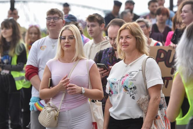 VI Toruński Marsz Równości. Przeciwnicy modlili się w centrum