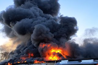 Potężny pożar hali woj. lubelskim.