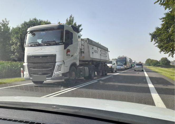 Wypadek na trasie Krasnystaw - Zamość. Jedna osoba jest ranna. Zobacz