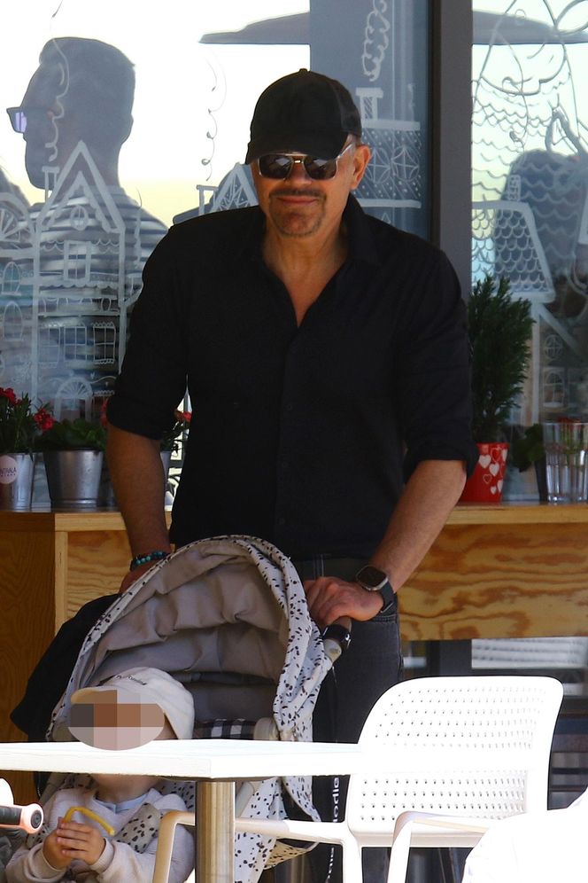 Krzysztof Ibisz je żonie z ręki