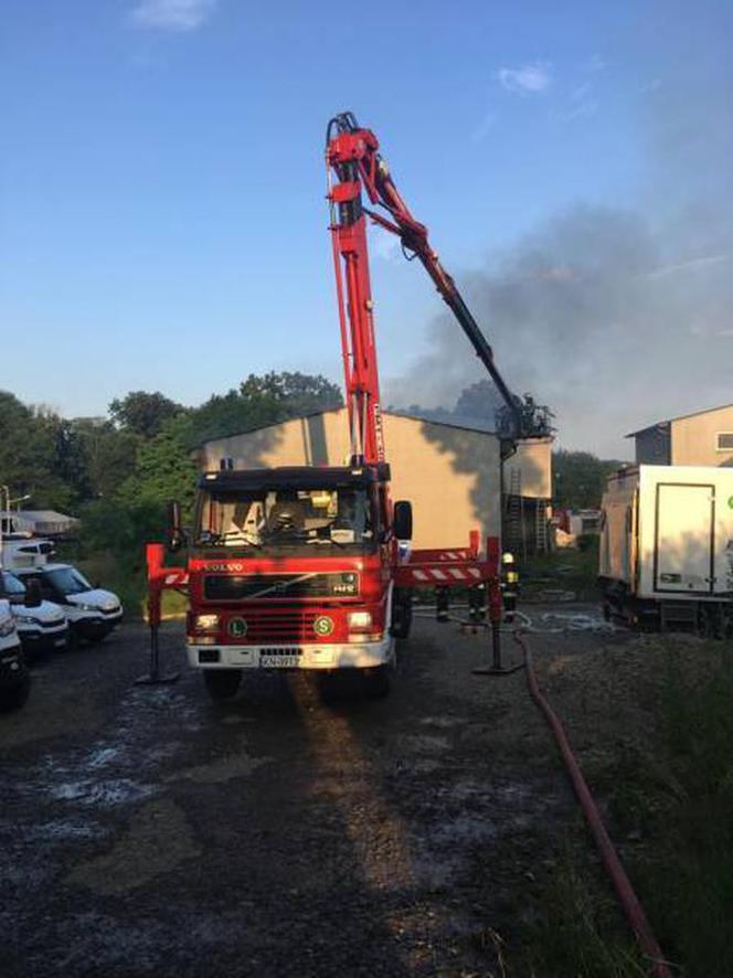 Pożar magazynu w Wielopolu! Z ogniem walczyło 41 strażaków 