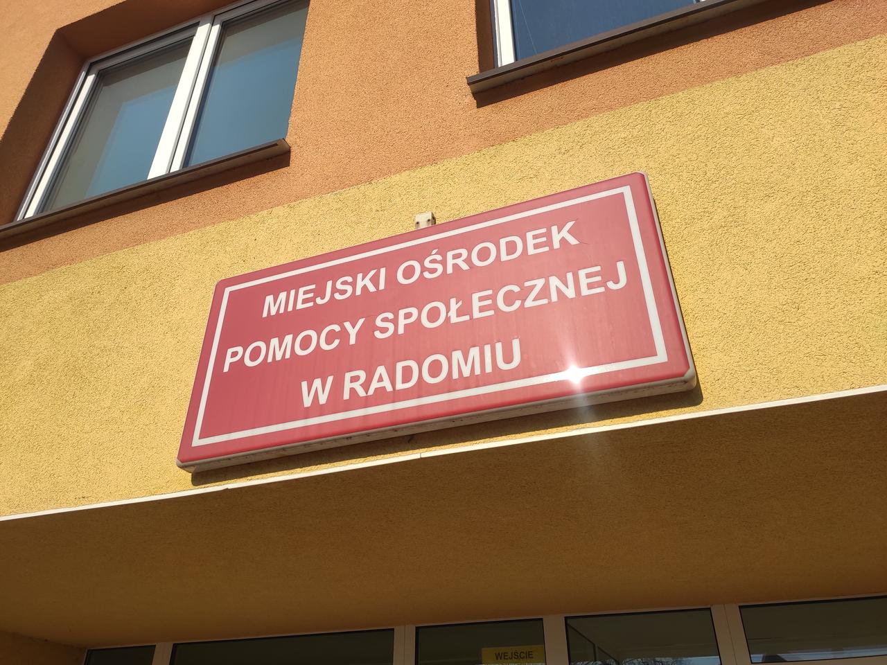 MOPS wypłacił prawie milion zł jednorazowego świadczenia 300 zł