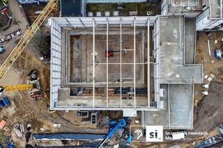 Montaż dźwigarów nad halą basenową Szczecińskiego Domu Sportu