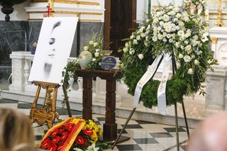 Fani i artyści żegnają Joannę Kołaczkowską. Pogrzeb artystki na Powązkach [ZDJĘCIA]