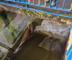 Spływała woda ze zbiornika Siczki - Ktoś przerwał łańcuch trzymający jedną ze śluz