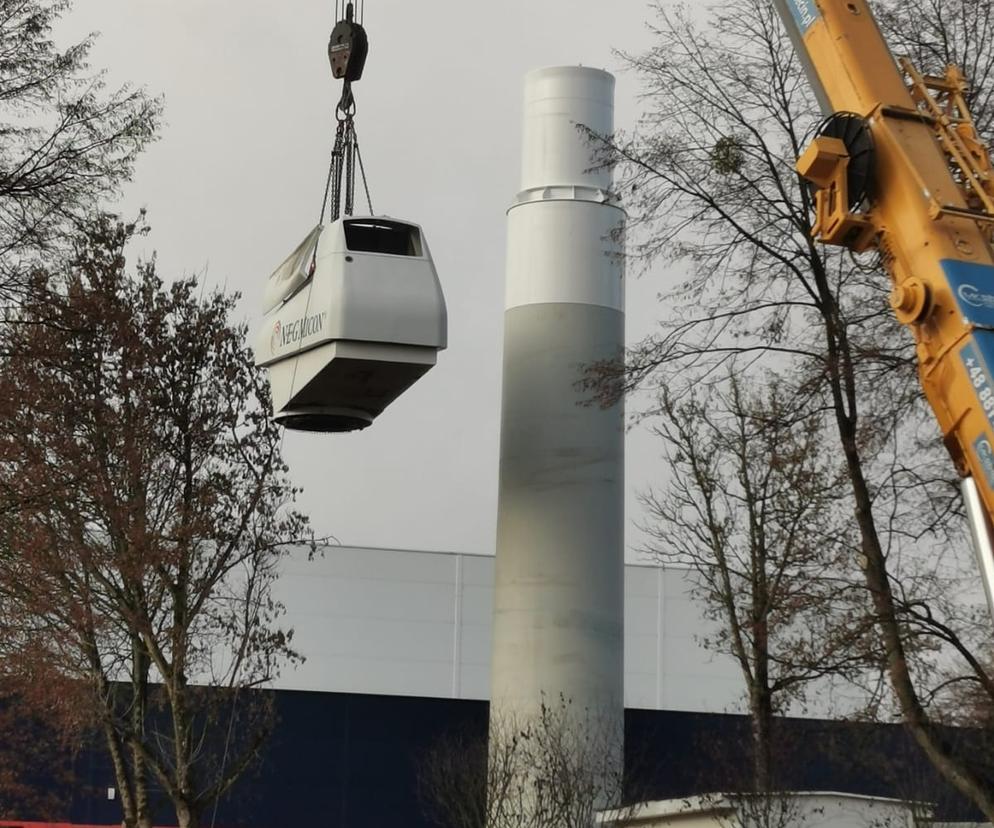 Trwa budowa wieży elektrowni wiatrowej dla studentów Politechniki Morskiej w Szczecinie
