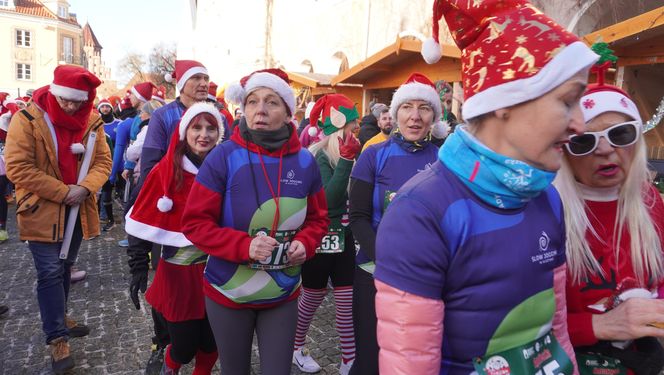 Bieg Mikołajów w Olsztynie. Około 400 osób pobiegło w charytatywnym celu [ZDJĘCIA]