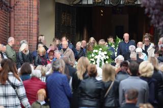 Biały miś obok urny Oliwierka rozrywa serca. Chłopiec zginął z rodzicami w tragicznym wypadku na A1