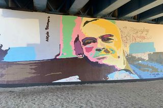 Nowy mural w Bydgoszczy. Stanisław Tym upamiętniony w przestrzeni miejskiej