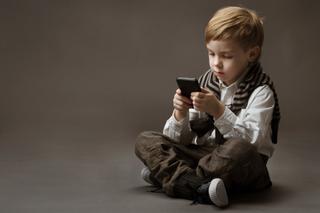 Czy dziecko może się UZALEŻNIĆ od SMARTFONA?