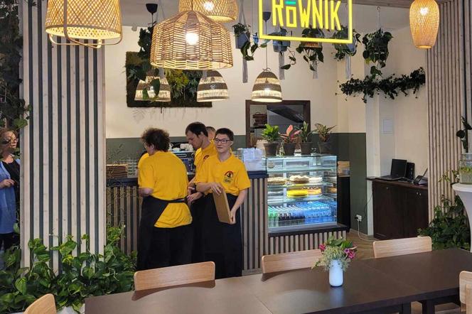 Cafe Równik znowu otwarty. Wyjątkowa kawiarnia na Nadodrzu po remoncie