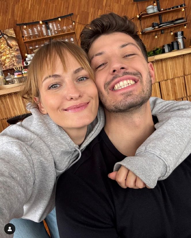 Barwy szczęścia na planie. Justin (Jasper Sołtysiewicz), Ola (Michalina Robakiewicz)