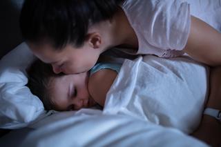 Genialny sposób pediatry na nocne pobudki kilkulatka odmienił życie mamy