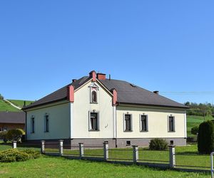 To malownicza małopolska wieś. Słynie z dzwonów poświęconych papieżowi i Maryi
