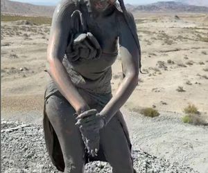 Maja Rutkowski zażywa błotnego SPA