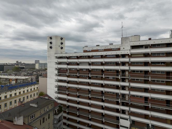 Titanic w centrum Wrocławia. Szesnastopiętrowy galeriowiec przy Powstańców Śląskich to jeden z największych molochów we Wrocławiu