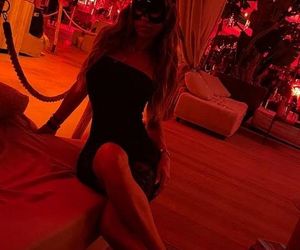 Nocne szaleństwo Dody! Maska królika i seksowna mini