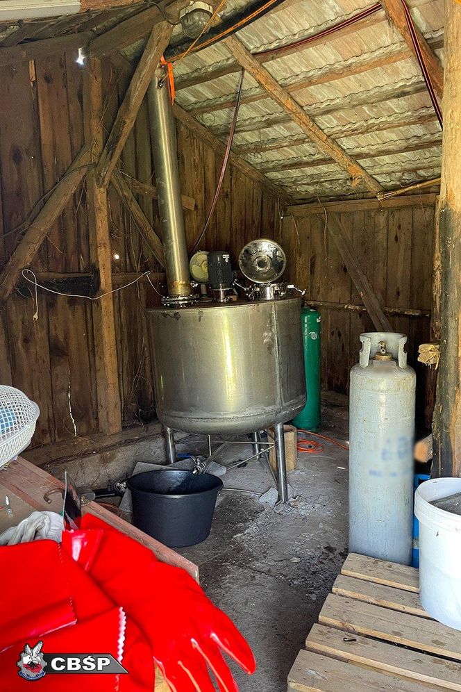 CBŚP rozbiło laboratorium metamfetaminy pod Świeciem. Zatrzymano Meksykanów powiązanych z kartelem