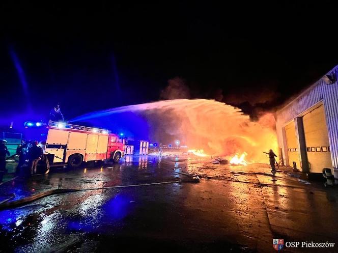 Pożar składowiska odpadów w Promniku (gm. Strawczyn)