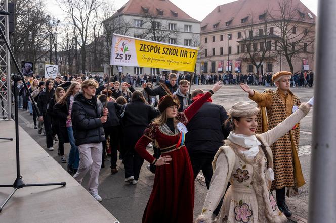 Maturzyści z Zabrza zatańczyli poloneza