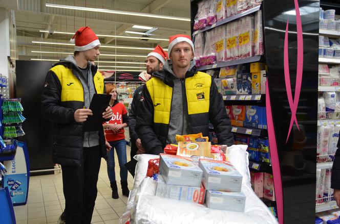 Siatkarscy mistrzowie świata ruszyli na niecodzienne zakupy! Zobacz CO WRZUCILI do koszyka 