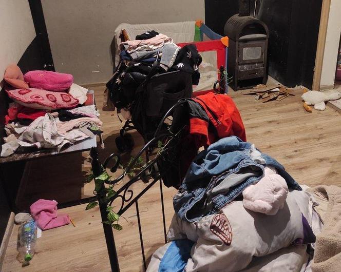 Naćpani wychowywali dziecko na melinie. Obok zabawek stosy narkotyków!