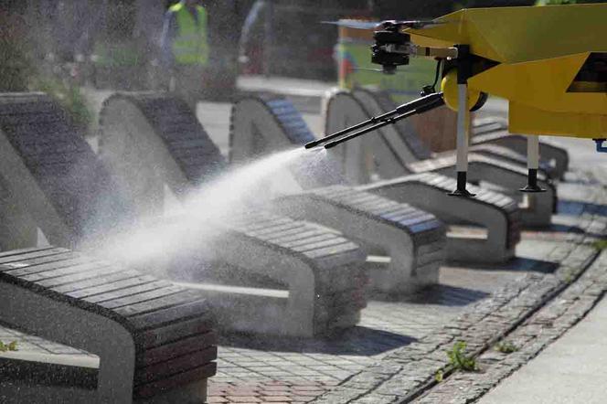 Latająca maszyna zdezynfekowała rynek w Katowicach. W przyszłości taka technologia ma być normą [WIDEO]