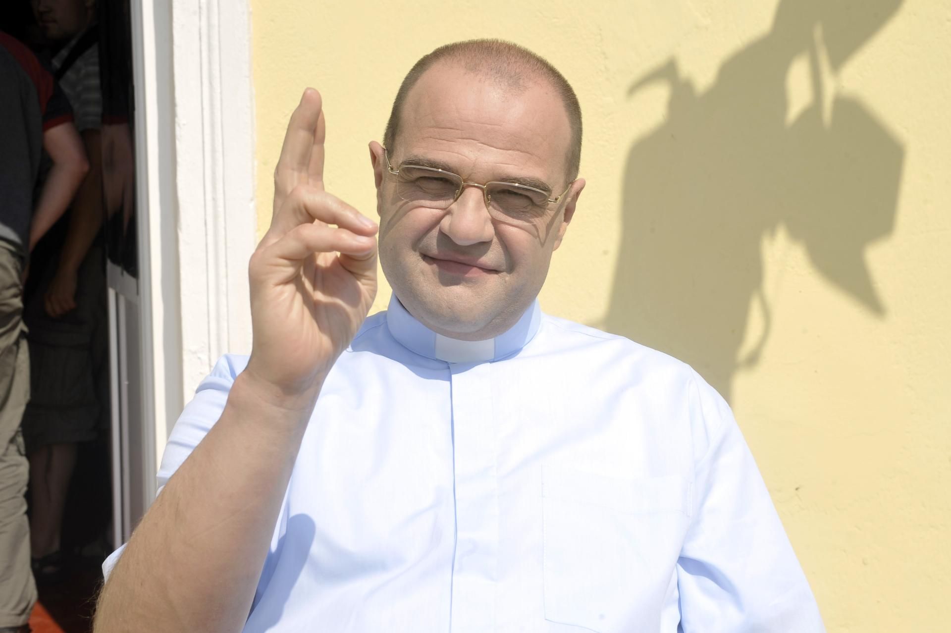 Ksiądz Proboszcz z "Ranczo": Sprawdź swoją wiedzę! Quiz dla fanów serialu!