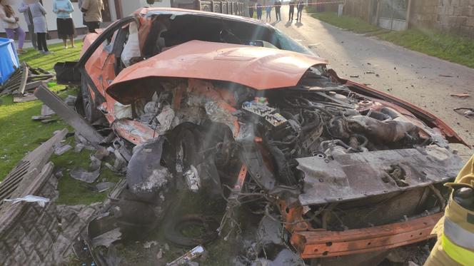 Wypadek Mustanga w Dobrowie