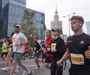 Uczestnicy biegu Nice To Fit You Warszawska Dycha 2025 na trasie