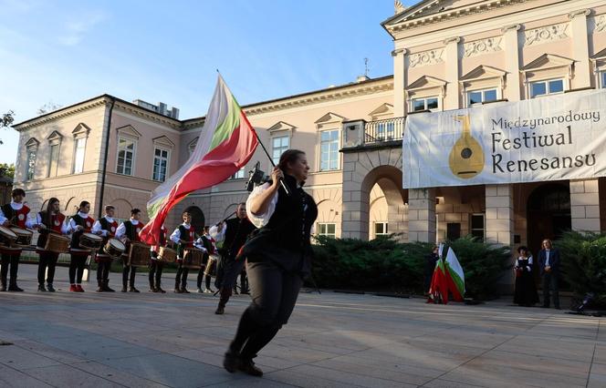 Korowód w ramach Międzynarodowego Festiwalu Renesansu w Lublinie