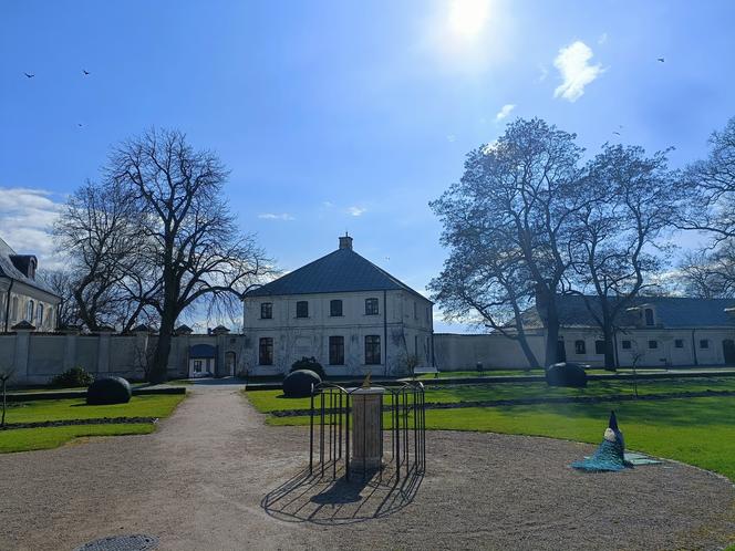 Muzeum Zamoyskich w Kozłówce wczesną wiosną