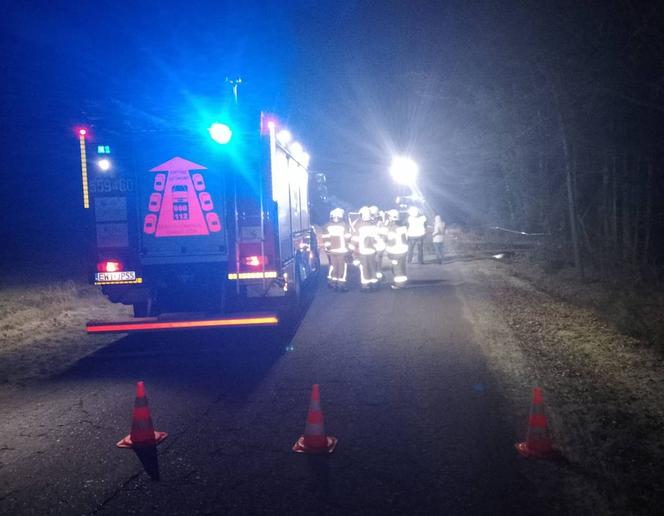 Śmiertelny wypadek w gminie Osjaków (20.11). Zginął 22-letni kierowca