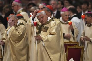 Był cierpiący, błogosławił ludzi do końca i zniknął. Jałmużnik papieża o jego ostatnich chwilach